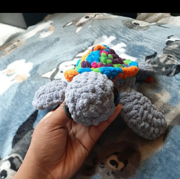 Fluffy crochet turtle - Picture 3 of 3
